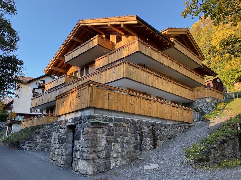 Chalet Bergfrieden Penthouse — 4-Star Luxury Hotel in Lauterbrunnen, Switzerland