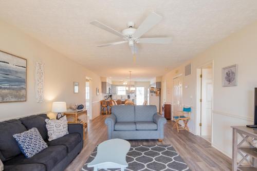 Pelican Palace by Oak Island Accommodations - photo 32