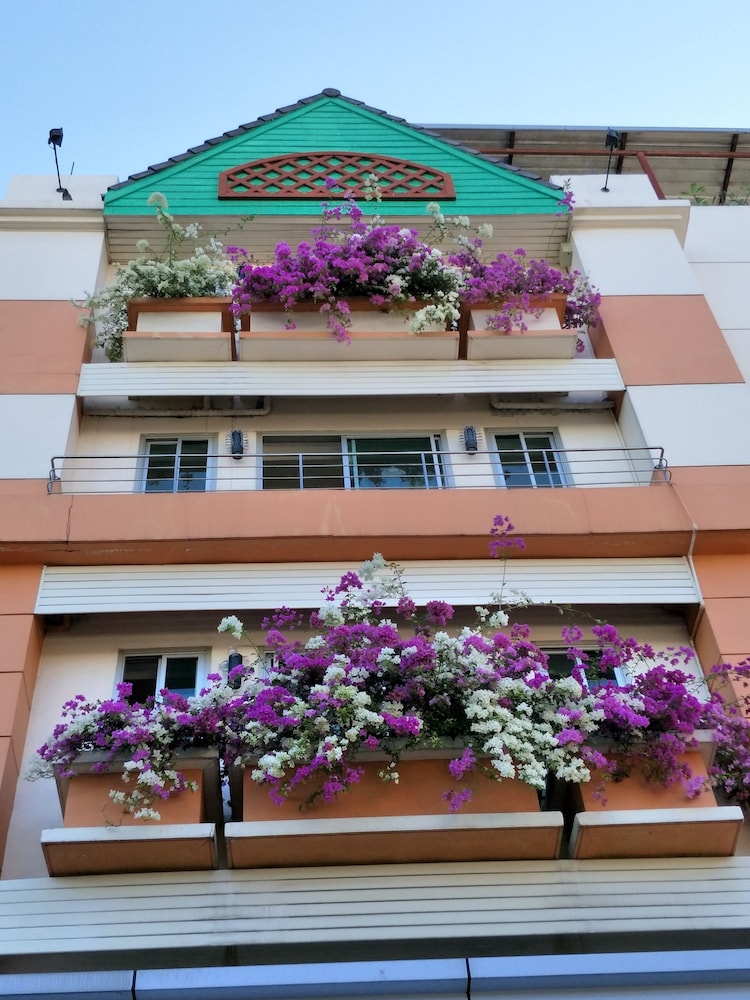 Sandy Serviced Apartment