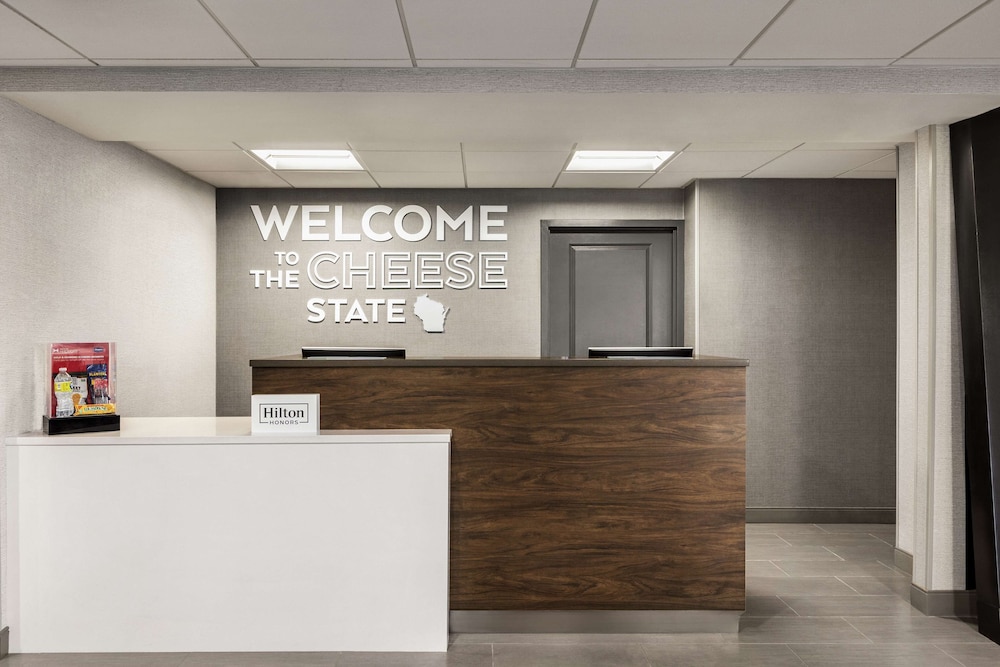 Hampton Inn Milwaukee Brookfield - photo 11