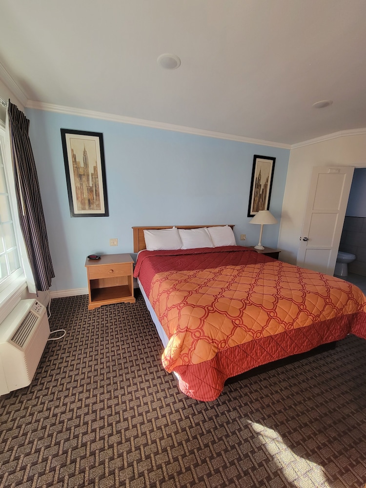 Townhouse Motel - photo 3