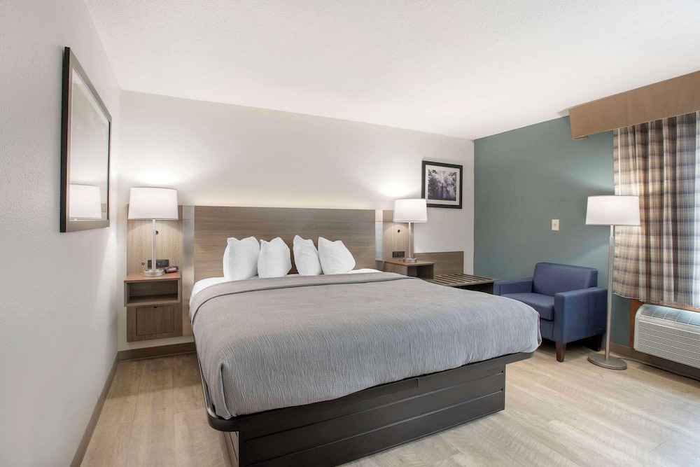 Quality Inn Newton at I 80 - photo 8
