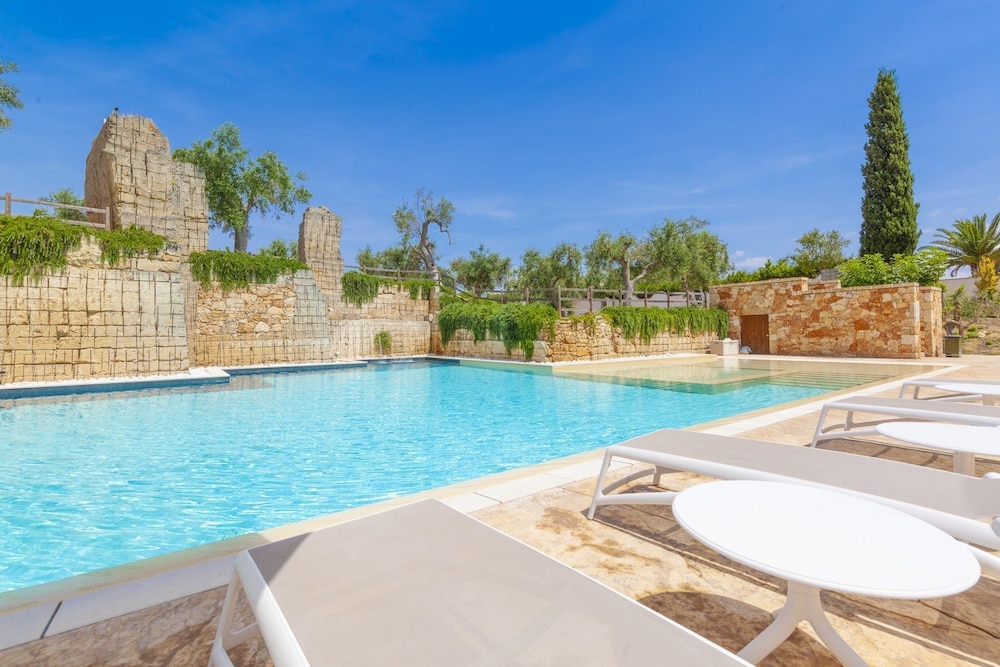 Cava Li Santi Residence — 4-Star Luxury Hotel in Nardo, Italy
