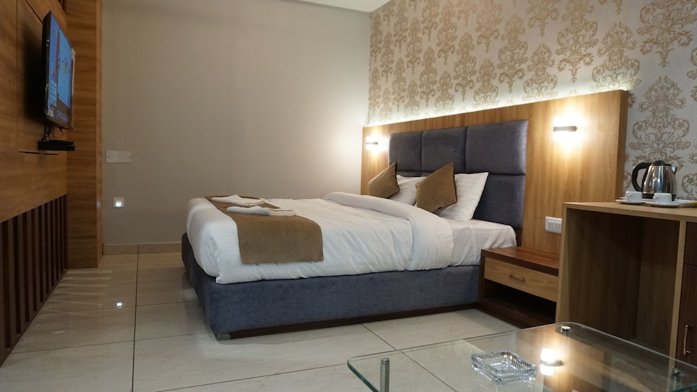 Hotel Satkar — hotel in Katihar