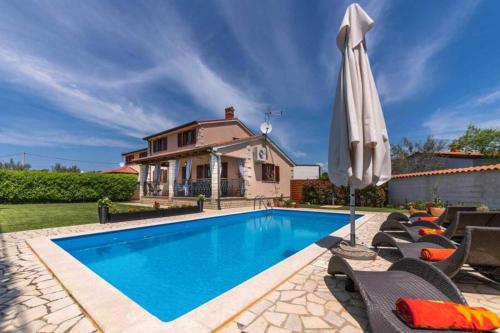Villa Mia & Iva for 6 plus 2 people near Poreč with private pool & kids playground pet friendly — 4-Star Luxury Hotel in Porec, Croatia