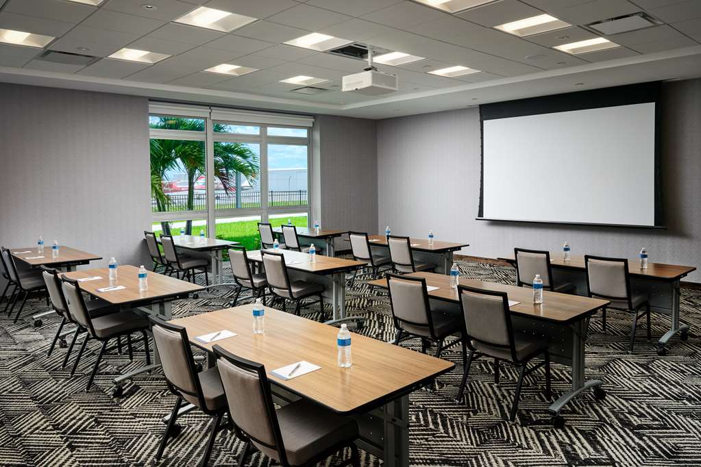 Hyatt Place Melbourne Airport - photo 26