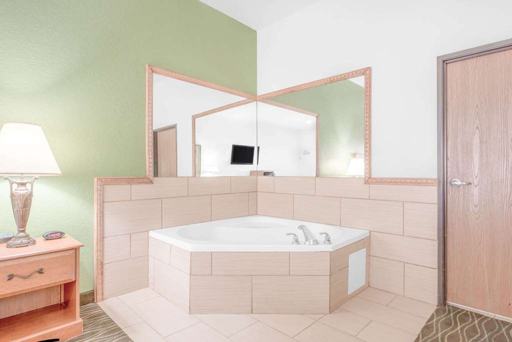 Baymont by Wyndham Pearsall - photo 10