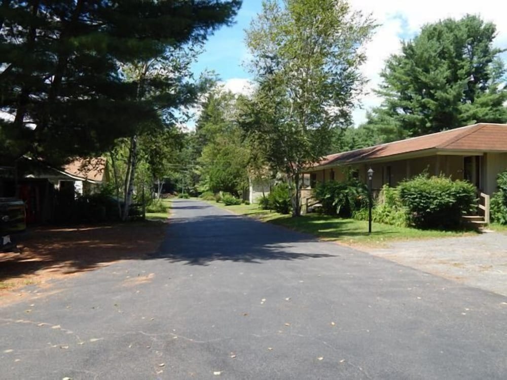 Kennebunk Gallery Motel & Cottages - photo 44