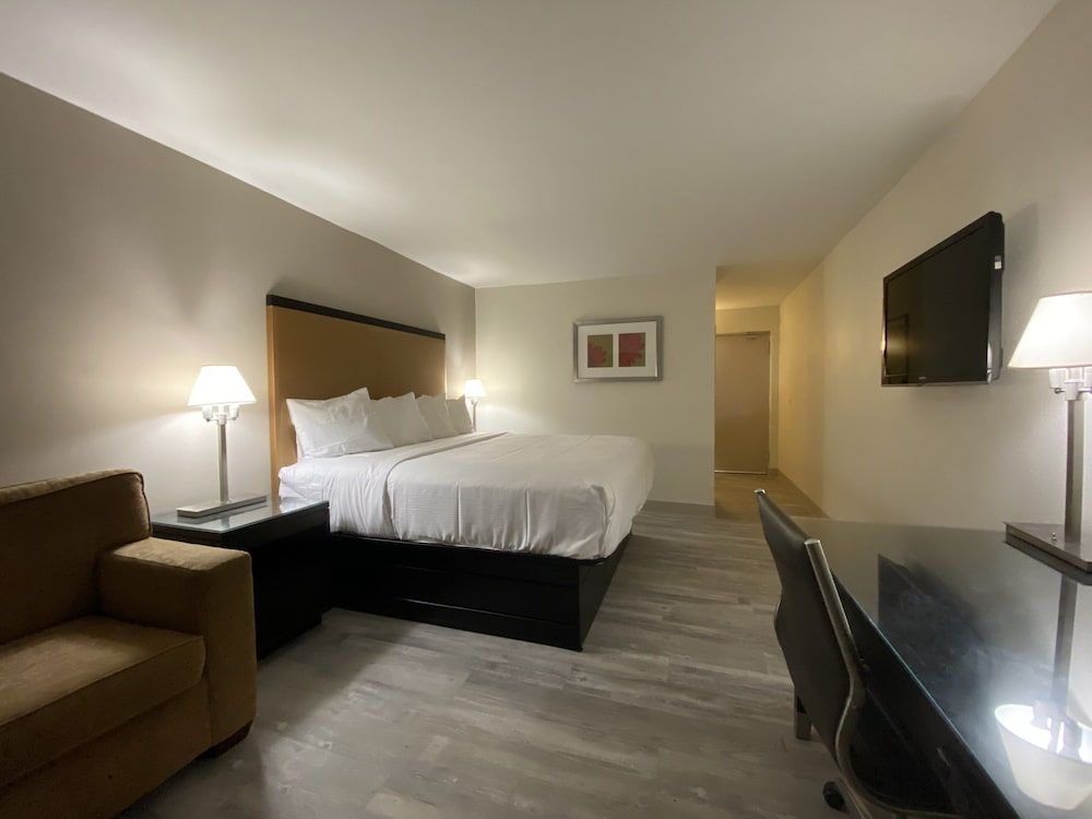 University Inn of Carbondale - photo 11