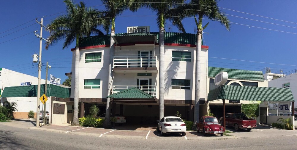 Hotel Palmas D' Victoria — hotel near General Pedro Jose Mendez International Airport
