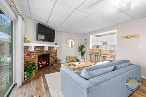 New Lake View Retreat Pool 4min to Beach — hotel in Lake Geneva