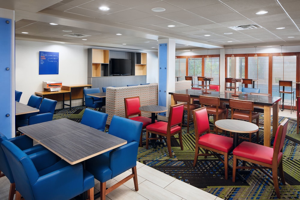 Holiday Inn Express & Suites Jacksonville SE Med Ctr Area by IHG - photo 43
