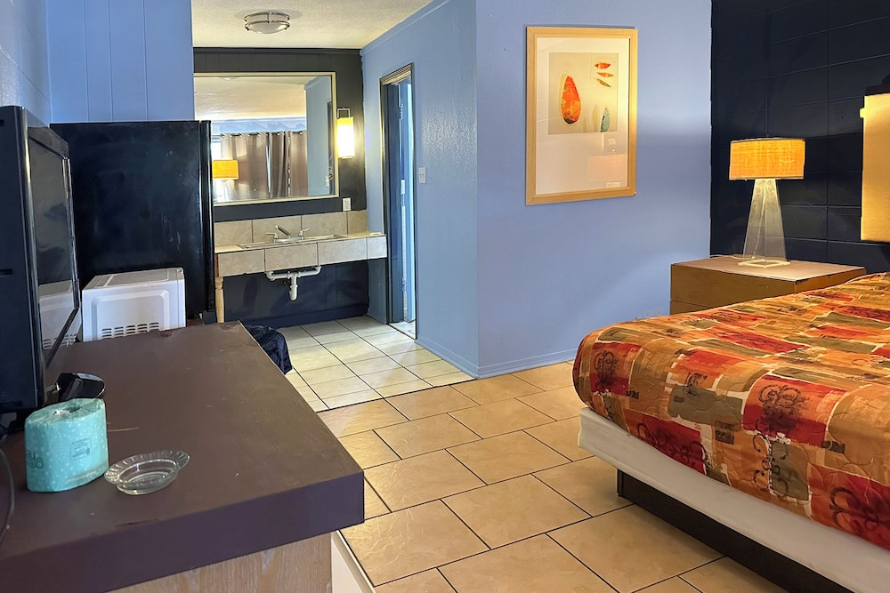 Luxury Inn by OYO Albany - photo 16