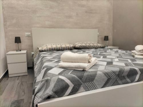 Square House Casa Vacanze — 4-Star Luxury Hotel in Solarino, Italy