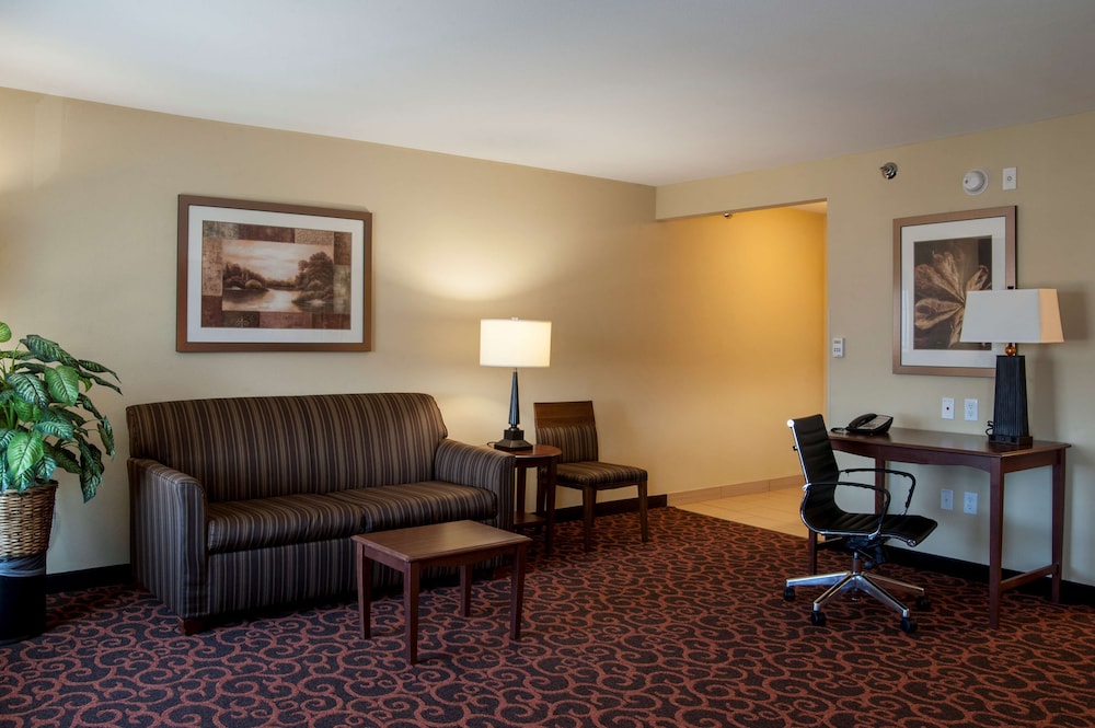 Hampton Inn & Suites Watertown - photo 48