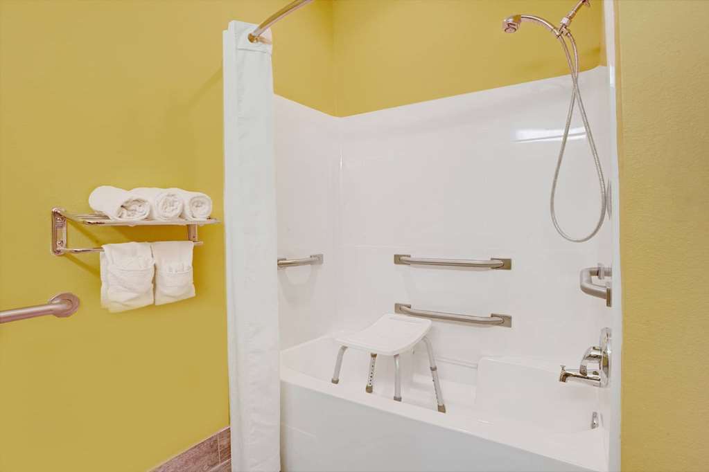 Microtel Inn & Suites by Wyndham Stockbridge Atlanta I 75 - photo 33