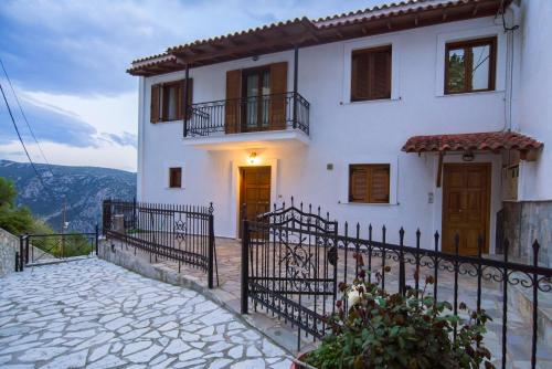 Delphi View 3 Bedrooms apartment fully equipped — 4-Star Luxury Hotel in Delphi, Greece