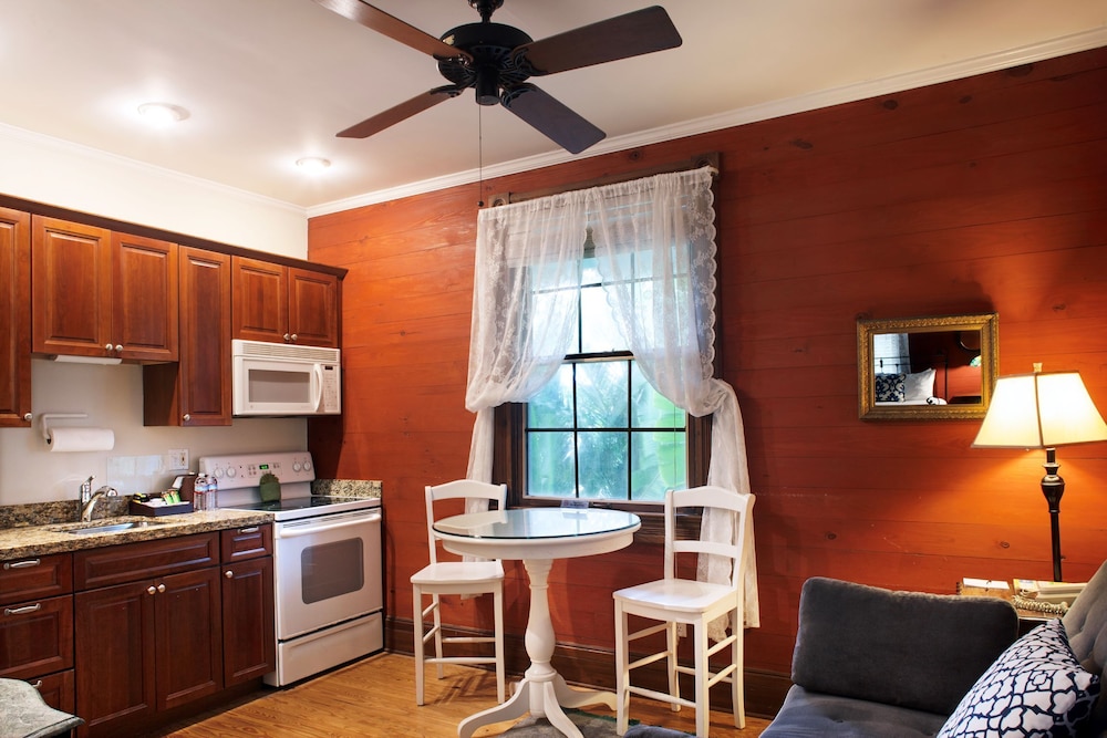 Island City House Hotel - photo 23