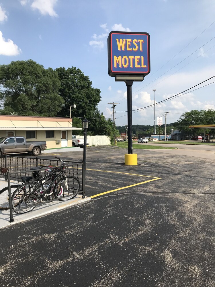 West Motel - last minute hotel in Freeport