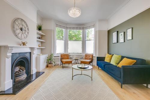 Balham near Tube Victorian House 4 Bedrooms 9 beds — 4-Star Luxury Hotel in London, United Kingdom