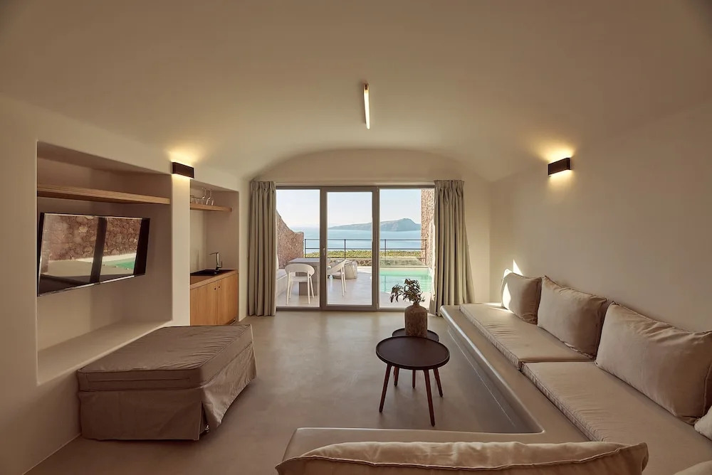 Coco Mat Hotel Santorini - carbon neutral hotel in Fira
