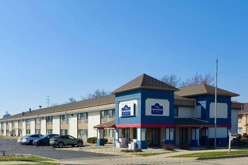 AmericInn by Wyndham Beloit — Beloit — photo 2