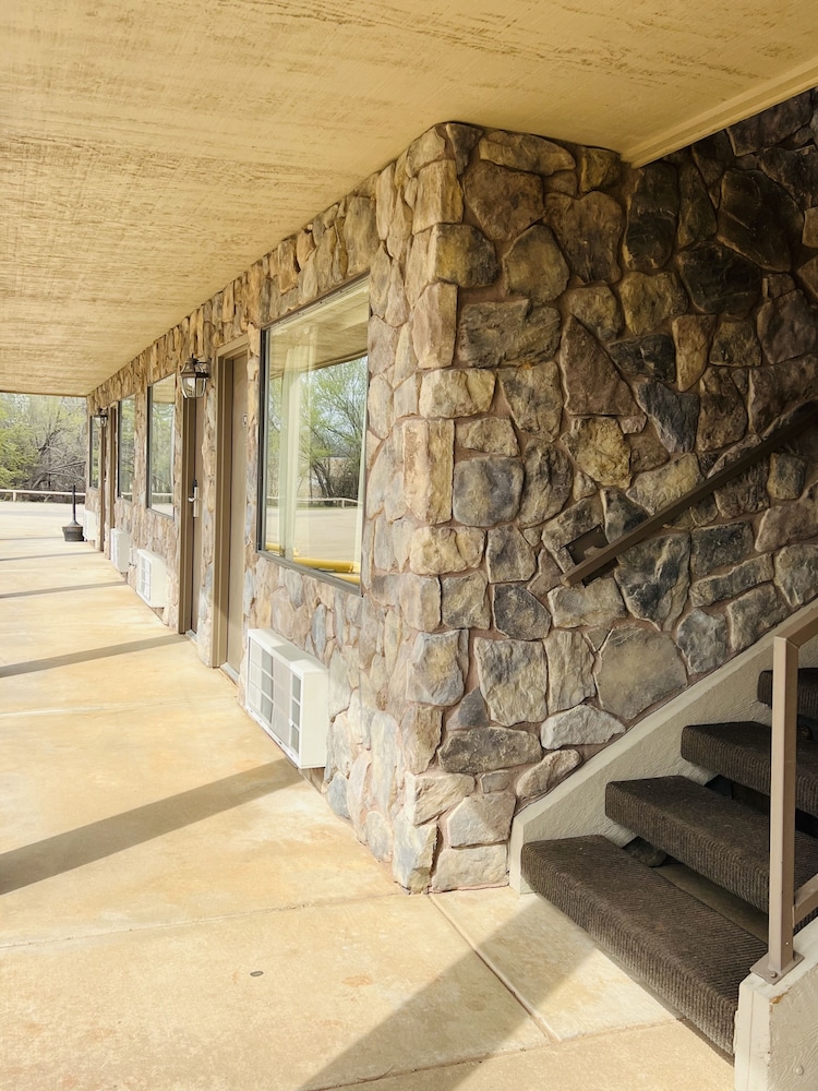 Cattle Country Lodge - photo 34