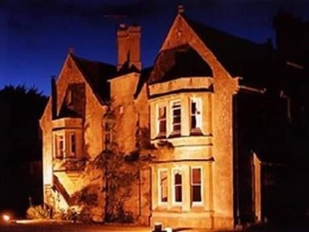 Burcombe Manor — 4-Star Luxury Hotel in Salisbury, United Kingdom