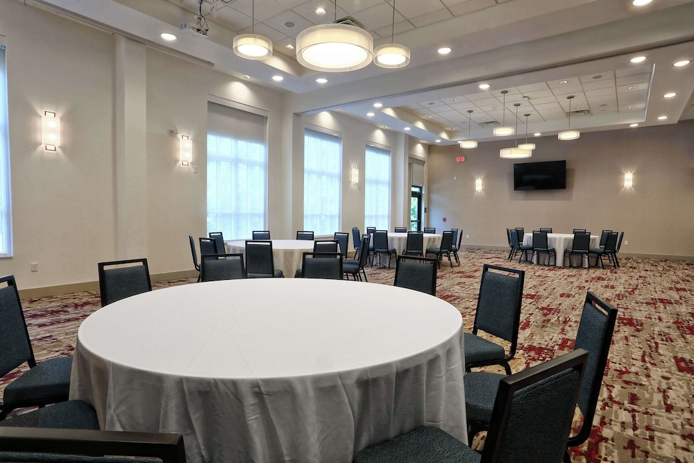 Hilton Garden Inn Bel Air - photo 57
