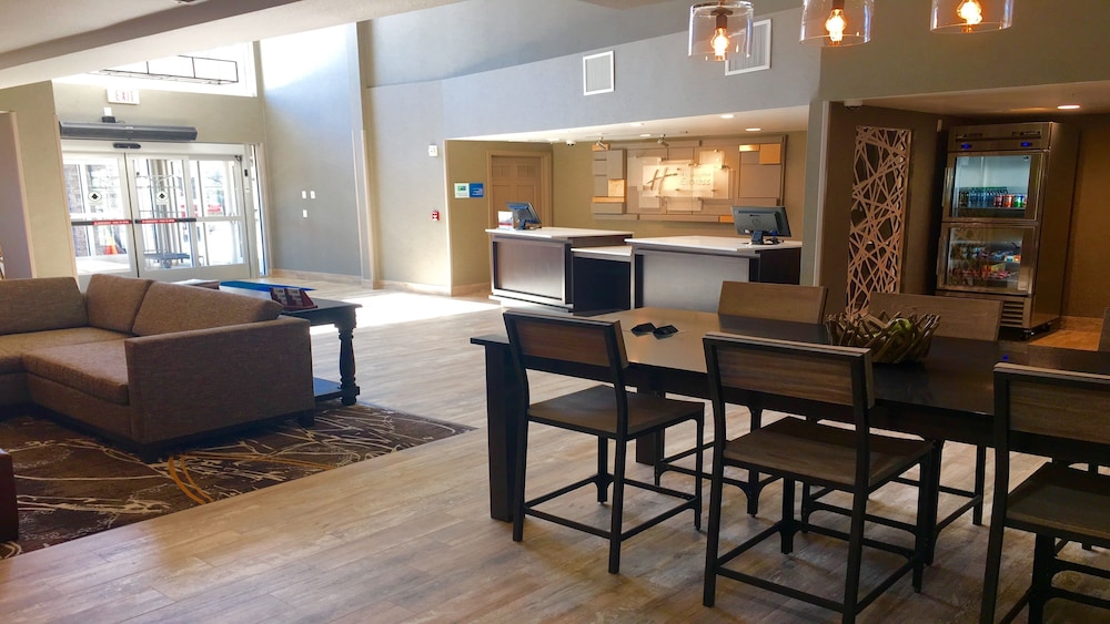 Holiday Inn Express & Suites Paso Robles by IHG - photo 39