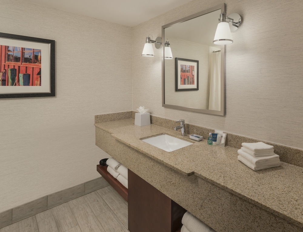 Four Points by Sheraton Boston Logan Airport Revere - photo 9