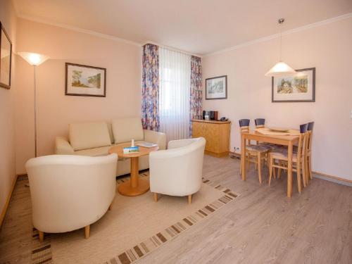 Dünenpark Binz Komfort Ferienwohnung mit 1 Schlafzimmer und Terrasse im Erdgeschoss 139 — 4-Star Luxury Hotel in Ostseebad Binz, Germany