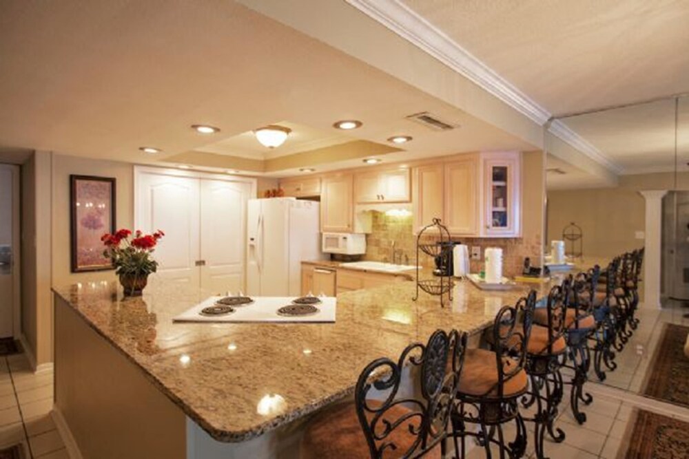Shoreline Towers Resort by Panhandle Getaways - photo 6
