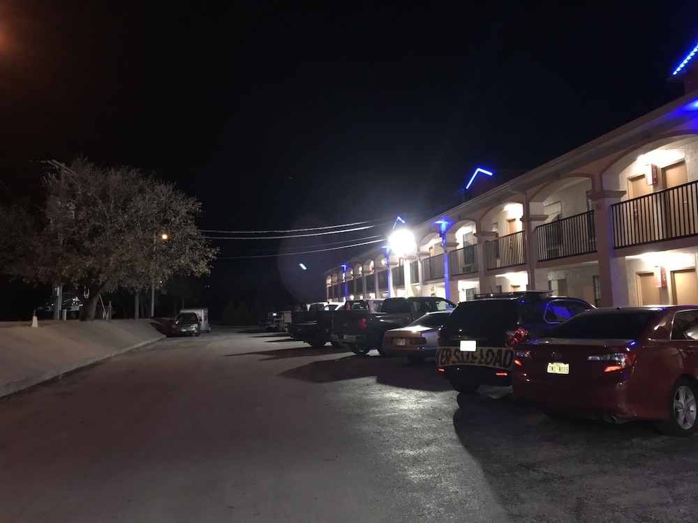 Americas Best Value Inn Bowie - photo 25