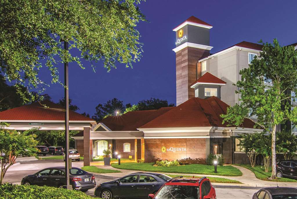 La Quinta Inn & Suites by Wyndham Orlando UCF - photo 3