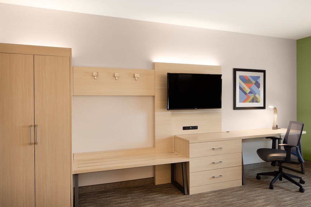 Holiday Inn Express & Suites Ft Myers Beach Sanibel Gateway by IHG - photo 6