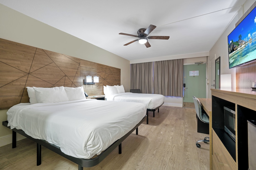 Quality Inn & Suites Airport Cruise Port Hollywood - photo 19