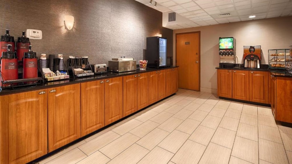 Days Inn by Wyndham Englewood Dayton Airport - photo 24
