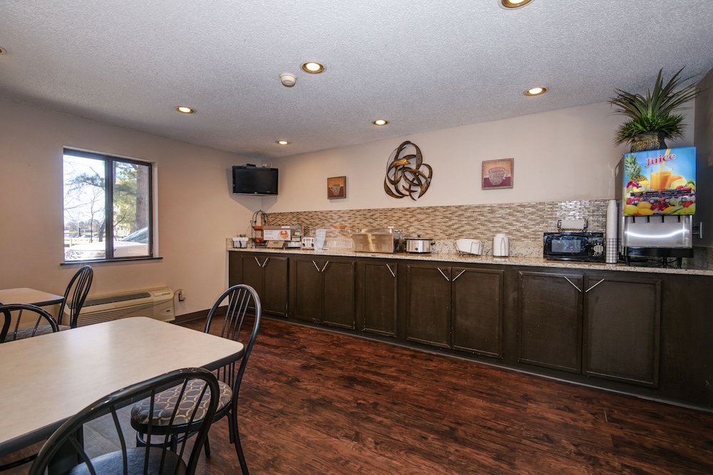 Guest Inn & Suites Midtown Medical Center - photo 23