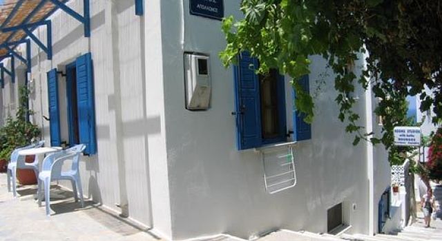 Bourgos Studios - carbon neutral hotel in Naxos