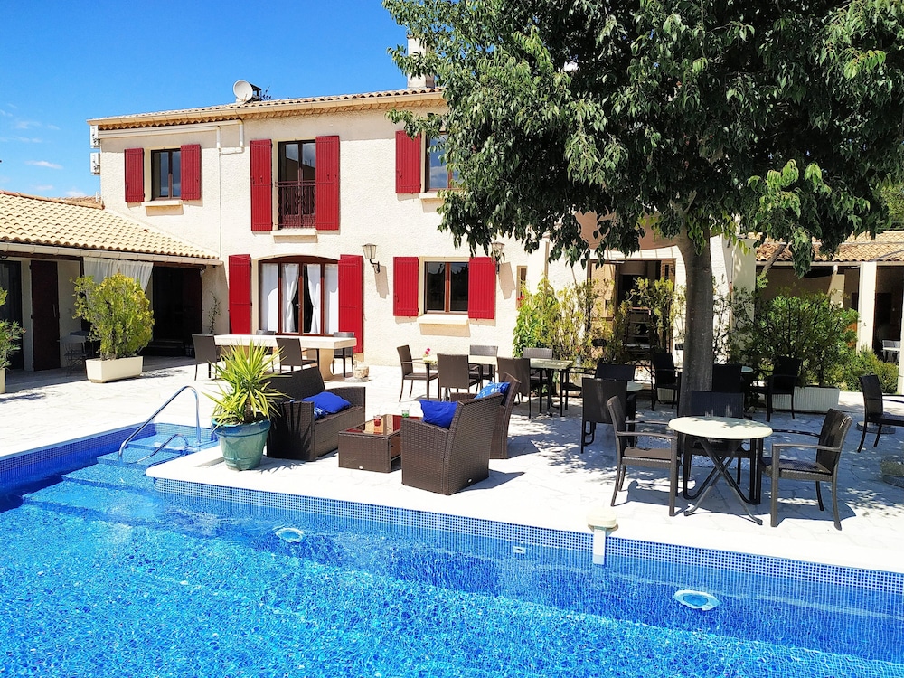 Le Mas des Amandiers in Graveson, France