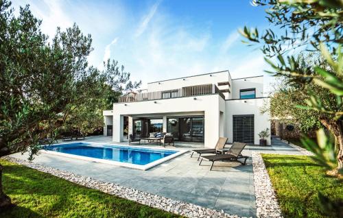 5 Bedroom Stunning Home In Razanac — 4-Star Luxury Hotel in Razanac, Croatia