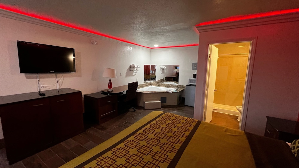 New American Inn and Suites - photo 12