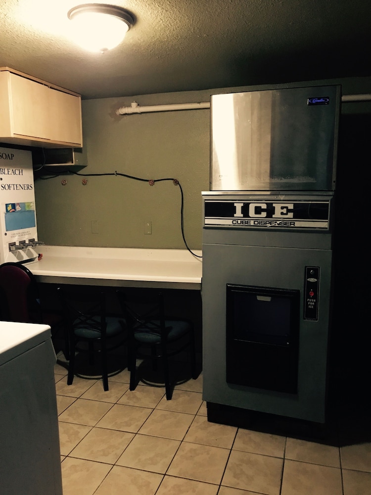 Sutton Suites Hotel - photo 14