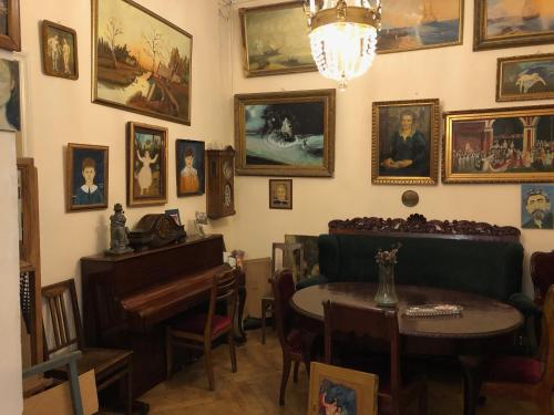 Gutsa Artists Guest House