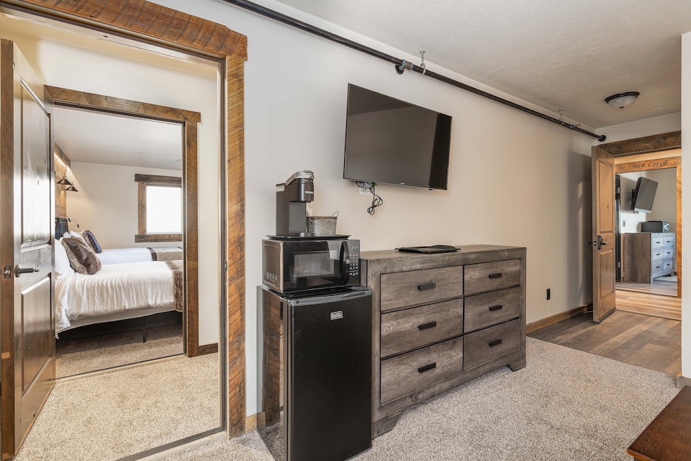 The Adventure Inn Yellowstone - photo 25