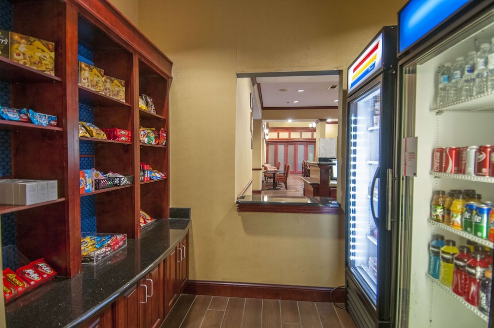 Hampton Inn & Suites Waxahachie - photo 33