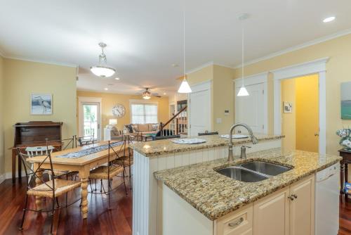 New Listing 114A W Hudson Ave Open Layout Close to Everything - photo 10