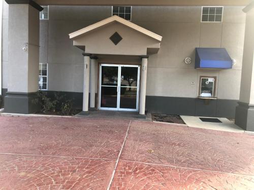 Diboll Inn & Suites - photo 6