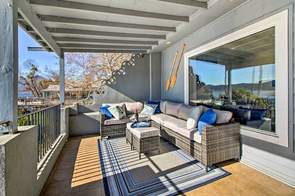 Lakefront Retreat w Dock Paddle Boards & Kayaks — hotel in Clearlake